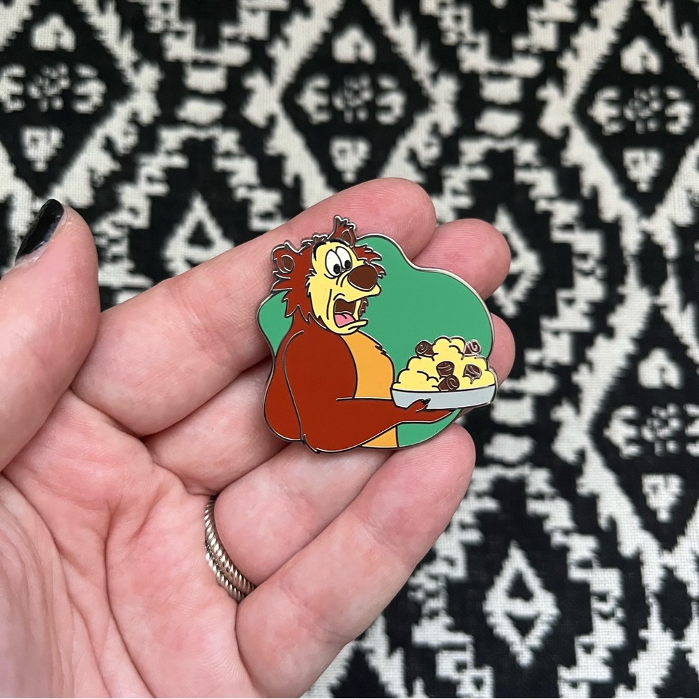 Disney Parks Magical Chefs Mystery Blind Box Pin - Humphrey the Bear